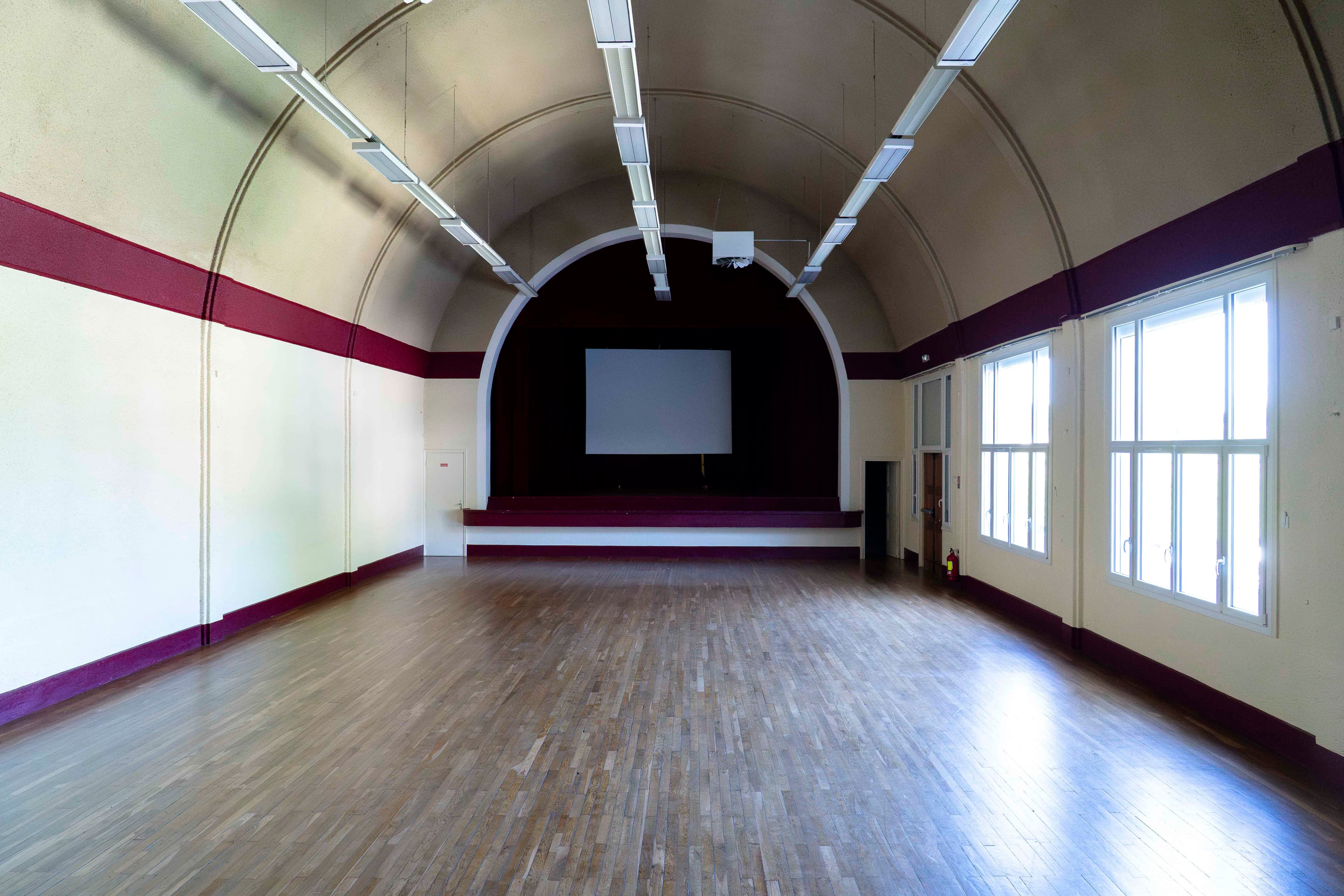 Salle des fêtes à Fontaine-le-Port — photo 2 sur 3
