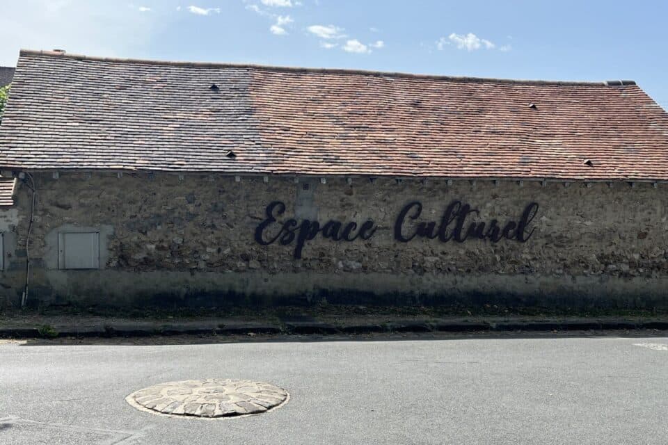 Salle du centre culturel à Fontaine-le-Port — photo 1 sur 2
